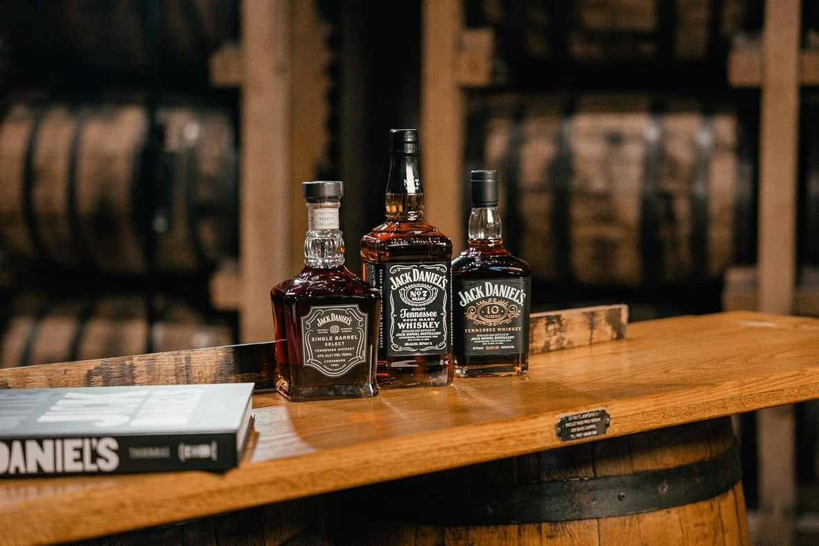 Jack Daniels: Behind the Bottle: The Masters, the Whiskey, and the Legend of the American Icon